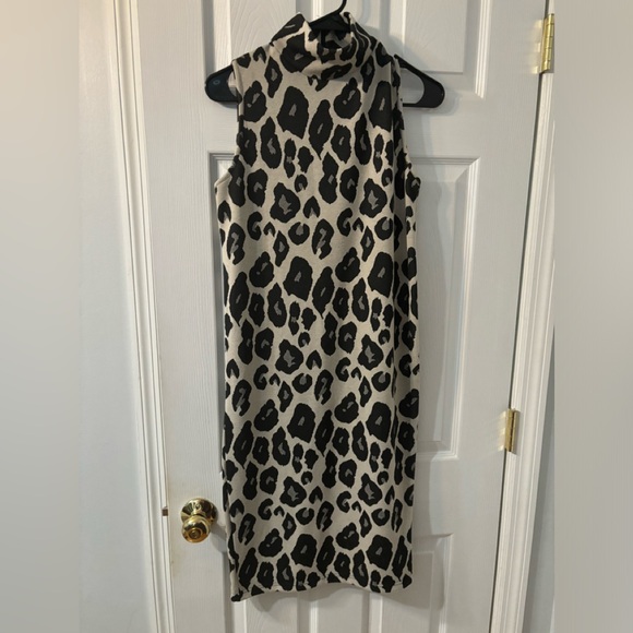 NWOT midi dress from ASOS. Half zipper in back. Lmk if any questions:) - Picture 1 of 4